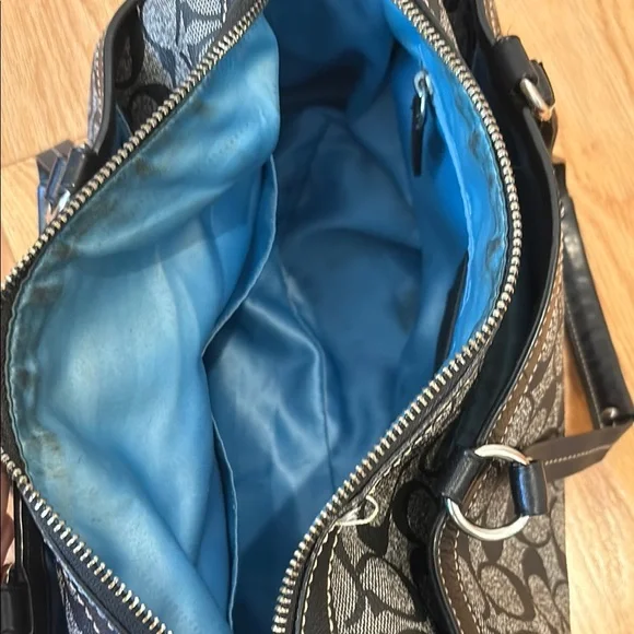 Coach Black and White Signature Handbag - Picture 8 of 9